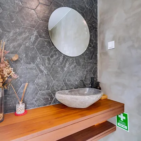 3bdr Premium Country Club Retreat
