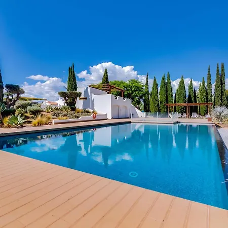 3bdr Premium Country Club Retreat